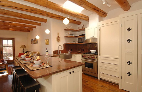 Historic Eastside House | The Darling of Palace Ave! Enchanting Garden, 2Blks to Plaza & Canyon Rd.