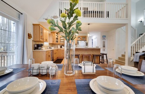 Thornhurst House | The Daydream Chalet: Newly installed hot tub!, The Daydream Chalet: A dream in every season! Enjoy s