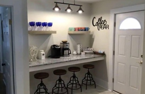 Deltaville House | The Deadrise Inn, Sleeps12, Spacious, Newly Renovated