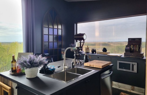 Batoche Cottage | The Deck House - Luxury Getaway
