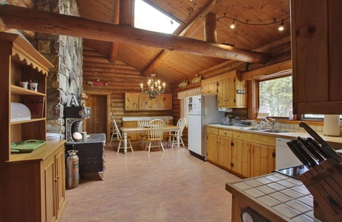 Calgary Cabin | The Deer House - A character cabin in the woods! (plus all the modernities)