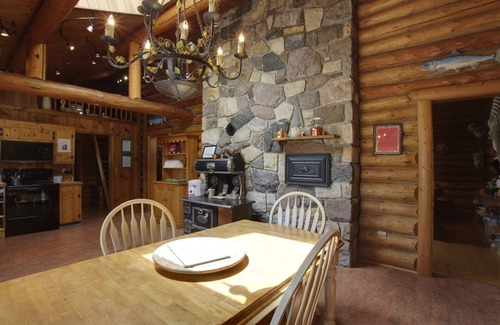 Calgary Cabin | The Deer House - A character cabin in the woods! (plus all the modernities)