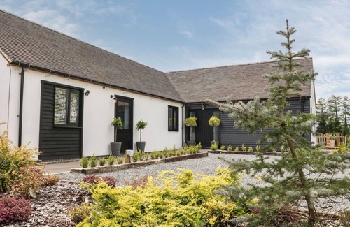 Fenny Bentley Cottage | The Den 5*, Private Hot Tub, Derbyshire Dales/Peak District.