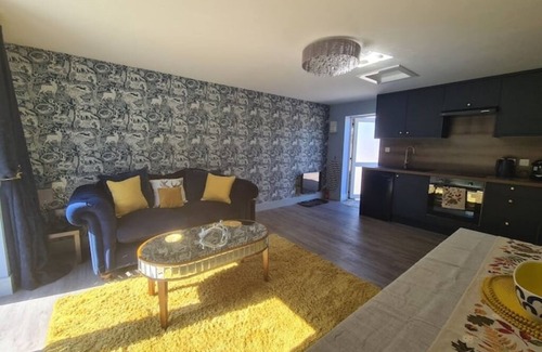 Rowrah Apartment | The Den, a boutique retreat for a family of 4