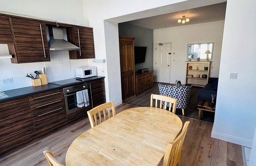 Fishponds Apartment | The Den by AltoLuxoExperience