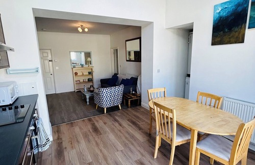 Fishponds Apartment | The Den by AltoLuxoExperience