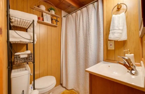 Long Barn Cabin | “The Den” Cabin Near PineCrest!