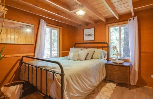 Long Barn Cabin | “The Den” Cabin Near PineCrest!