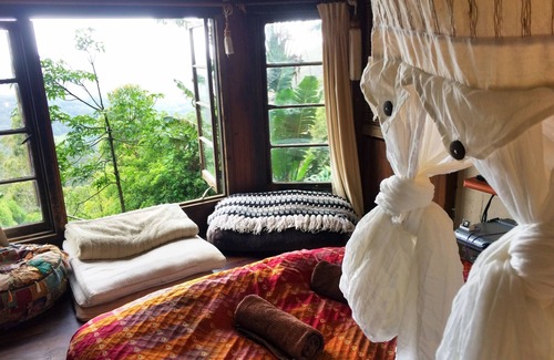 Middle Pocket House | The Den of the Treehouse