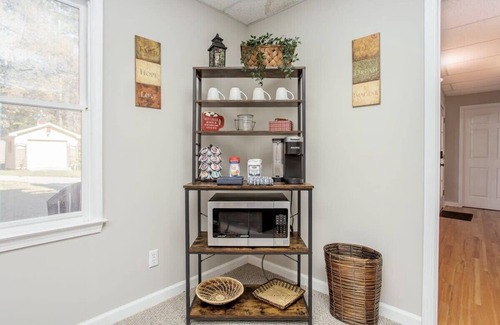 Buford House | The Den/PVT Basement/Media Room/Near Mall/Sleeps 5