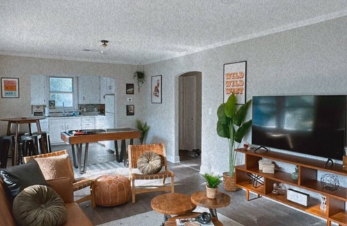 Gulfport House | The Den w/Pool Table & Outdoor Bar - 10 min walk to beach!