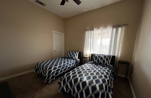 Hesperia House | The Desert Den - cozy home with a nice view!