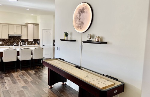 Fruita House | The Desert Moon- A luxurious retreat w/amazing patio, shuffleboard, EV charger