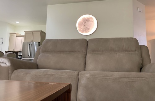 Fruita House | The Desert Moon- A luxurious retreat w/amazing patio, shuffleboard, EV charger