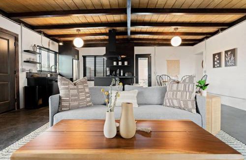 Yucca Valley House | The Desert Serenity-Stunning views-Pool-Spa-BBQ
