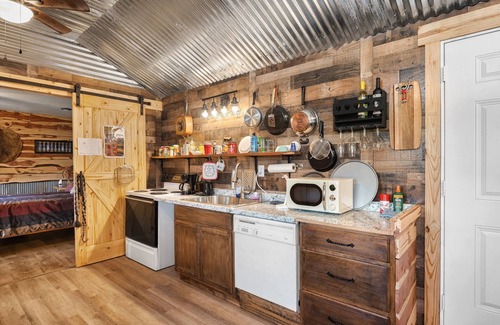 Smithville Cabin | The Desperado Inn is a charming secluded cabin with Mountain Fork River access