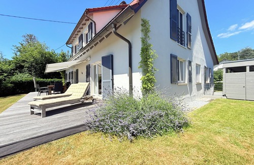 Unteruhldingen House | The detached vacation home Sonnendeck in Uhldingen-Mühlhofen offers 160 m² of living space.