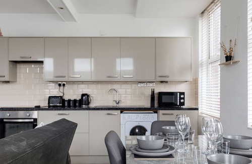 Sutton Central Apartment | The Diamond 1 Bed, High Street, Sutton