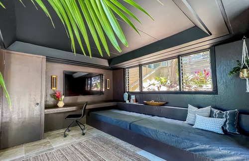 Kahala House | The Diamond House "Like diamonds in the sky."