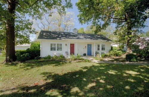 Marshfield Cabin | The Dickey House, Queen Anne Suite