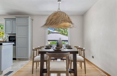 Red Deer House | The Distillery | Sleeps 10 Guests | BBQ and Patio!