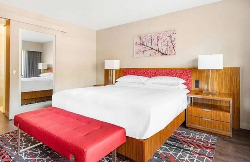 West End Hotel | The District, a Hilton Club - One Bedroom Standard (Lock-Off)