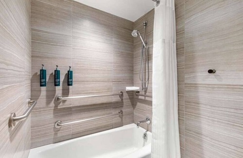 West End Hotel | The District, a Hilton Club - One Bedroom Standard (Lock-Off)