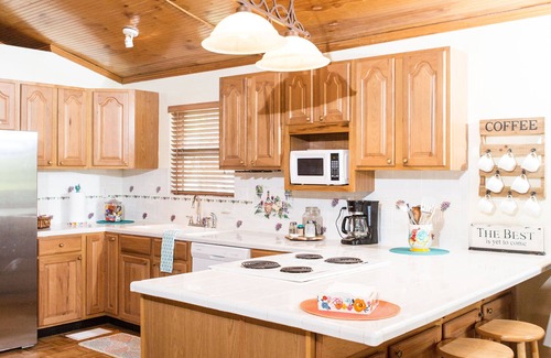 Bandera House | The Dock Holiday Inn on Medina Lake