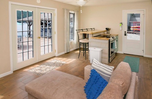Hammondsport Cabin | The Dockaholic on Keuka is the ultimate Lake lovers getaway!