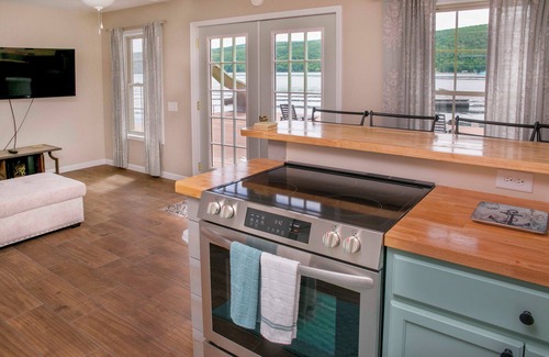 Hammondsport Cabin | The Dockaholic on Keuka is the ultimate Lake lovers getaway!