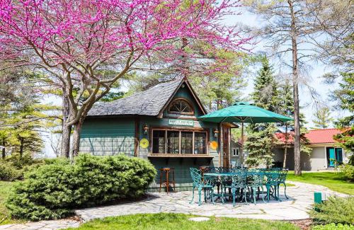 Wasaga Beach House | The Dockhouse Cottage Five