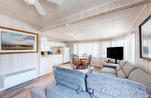 Wasaga Beach House | The Dockhouse Cottage Five