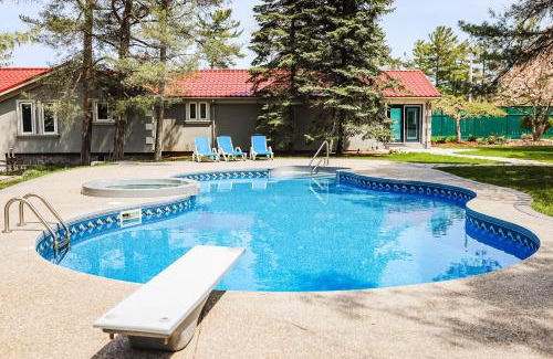 Wasaga Beach House | The Dockhouse Cottage Five