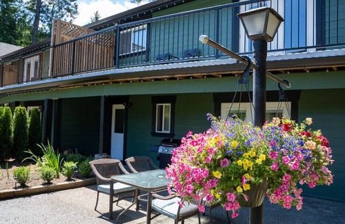Shawnigan Lake House | The Dockside Duplex (Paddle side)