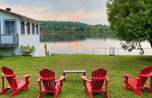 Campbell's Bay House | The Doctor's House - 4 bedroom waterfront home, Campbell's Bay, QCnEnr. 319386