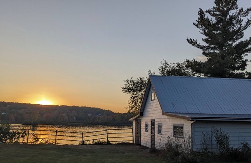 Campbell's Bay House | The Doctor's House - 4 bedroom waterfront home, Campbell's Bay, QCnEnr. 319386