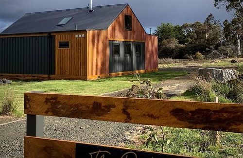 Interlaken Cabin | The Doctor‘s - Luxury lakefront container chalet