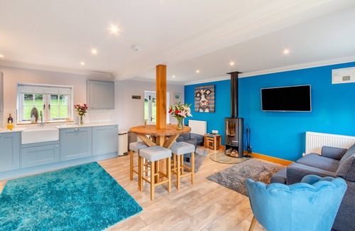 Hammerpot House | The Dog and Trout - Two Bedroom House, Sleeps 4