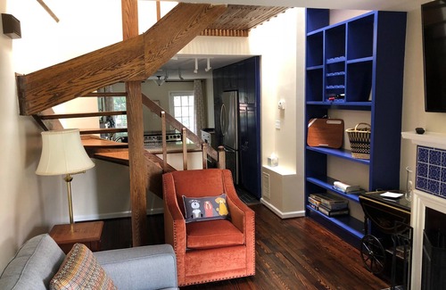 Southwest Quadrant House | The Dog House, a convenient stylish 2BR townhouse in charming Old Town