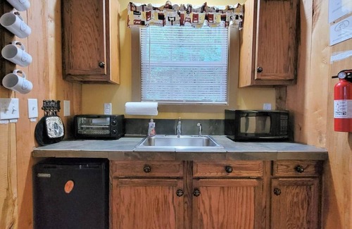 Sparta House | "The DogHouse" a Pet Friendly Cabin near Fall Creek Falls, The Doghouse - Pet Friendly Cabin w/View