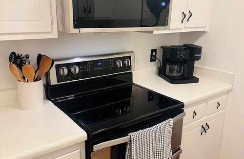 Sapphire Condo | The Dogwood condo is located in the heart of Sapphire Valley with WiFi, AC