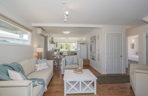 Whitianga House | The Doll's House - Whitianga Holiday Home