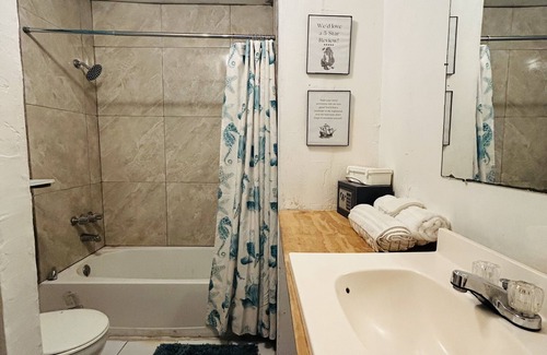Nassau House | The Dollie Mae: Comfortable King Bed Suite