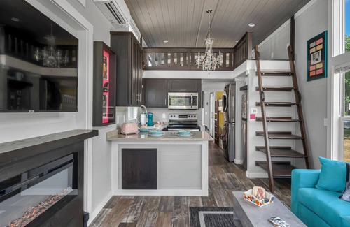 Tracy City Cabin | The Dolly House at The Retreat at Water's Edge