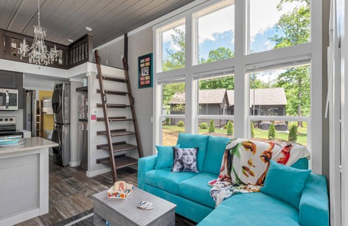 Tracy City Cabin | The Dolly House at The Retreat at Water's Edge