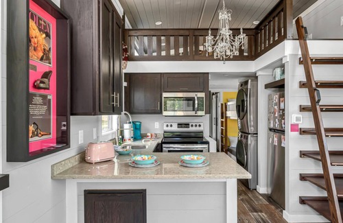 Tracy City Cabin | The Dolly House at The Retreat at Water's Edge