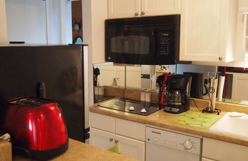 Jekyll Island Apartment | 'The Dollyanna' Luxury One-Bedroom Mini-Suite