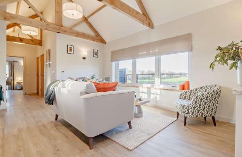 Diss House | The Domini Cowshed at Village Farm