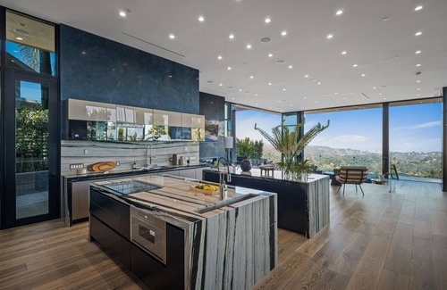 Bel Air House | The Donella Mansion: Exquisite Modern Living in Bel Air with Stunning Views