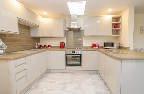 Alweston Cottage | THE DONKEY SHED, family friendly, with a garden in Sherborne